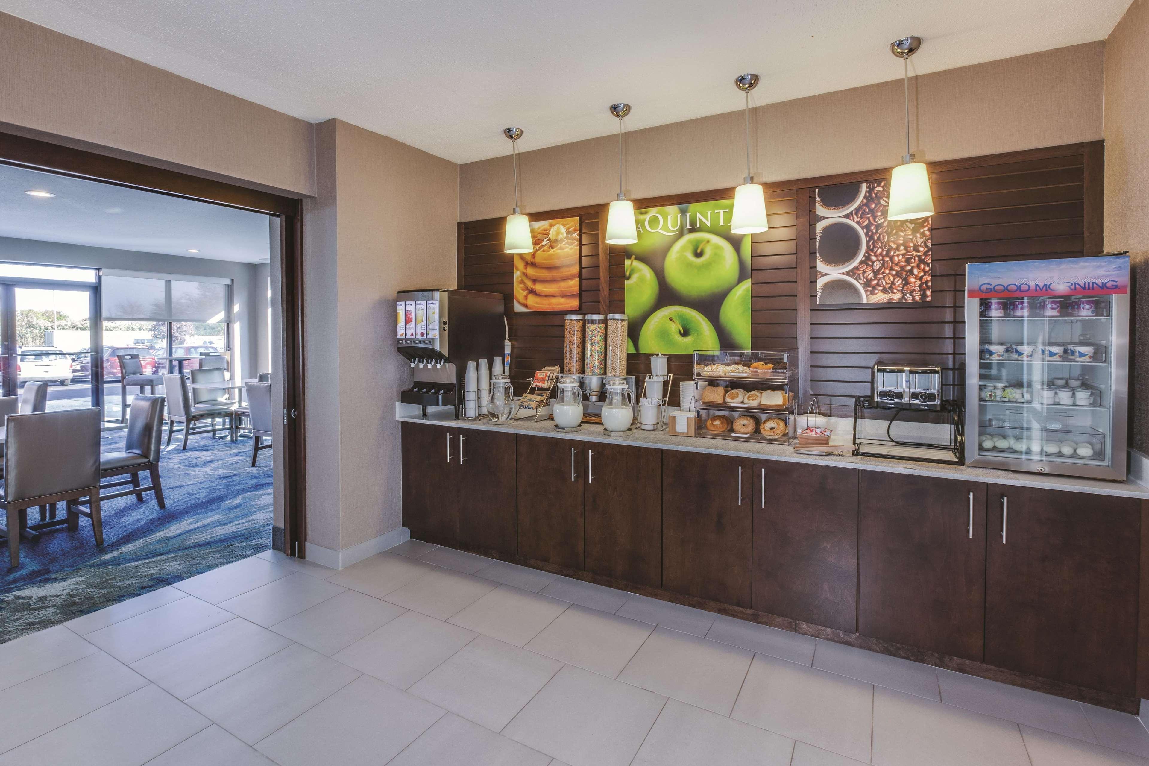 Hotel La Quinta By Wyndham Philadelphia Airport à Essington Extérieur photo