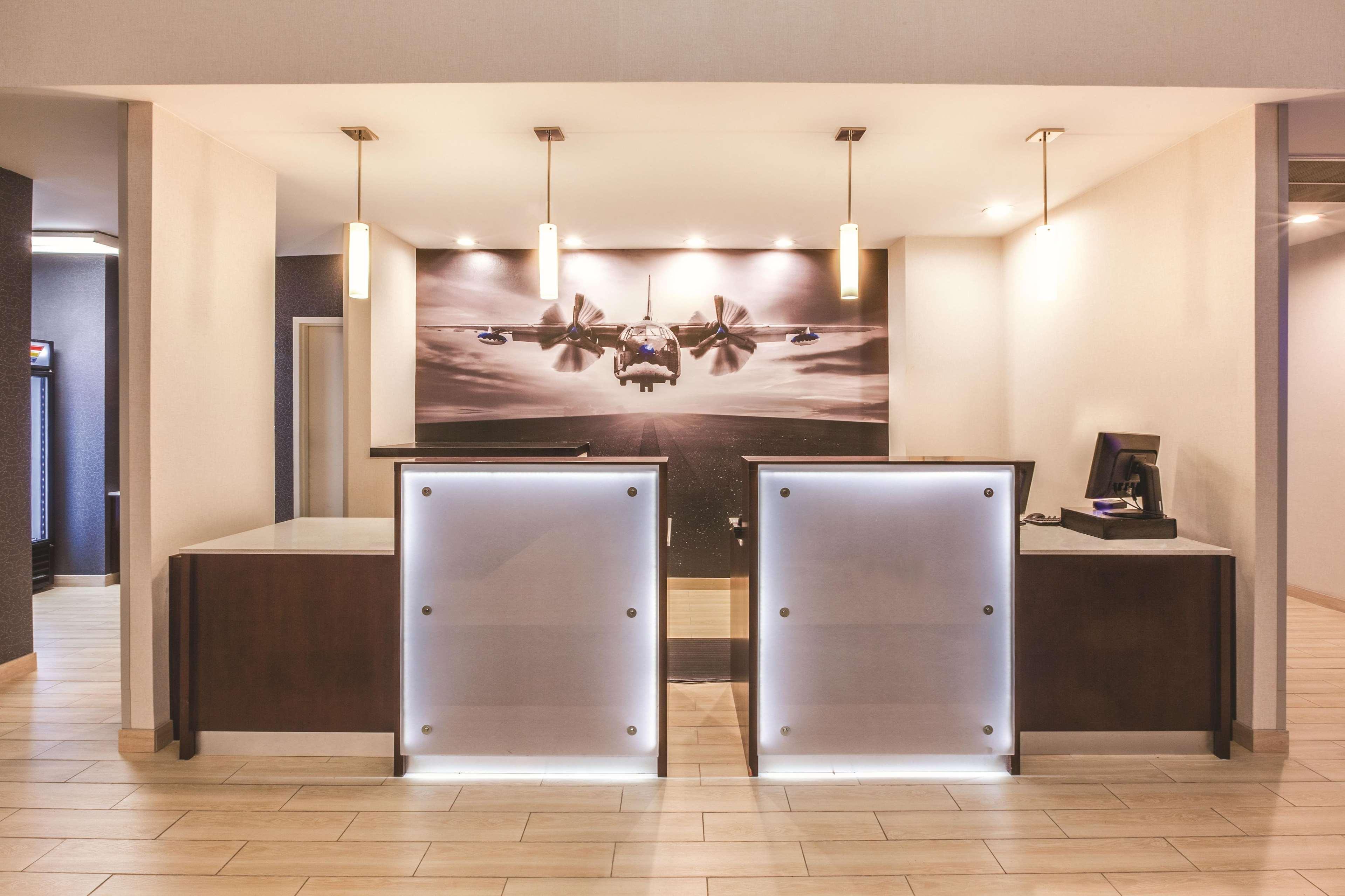 Hotel La Quinta By Wyndham Philadelphia Airport à Essington Extérieur photo